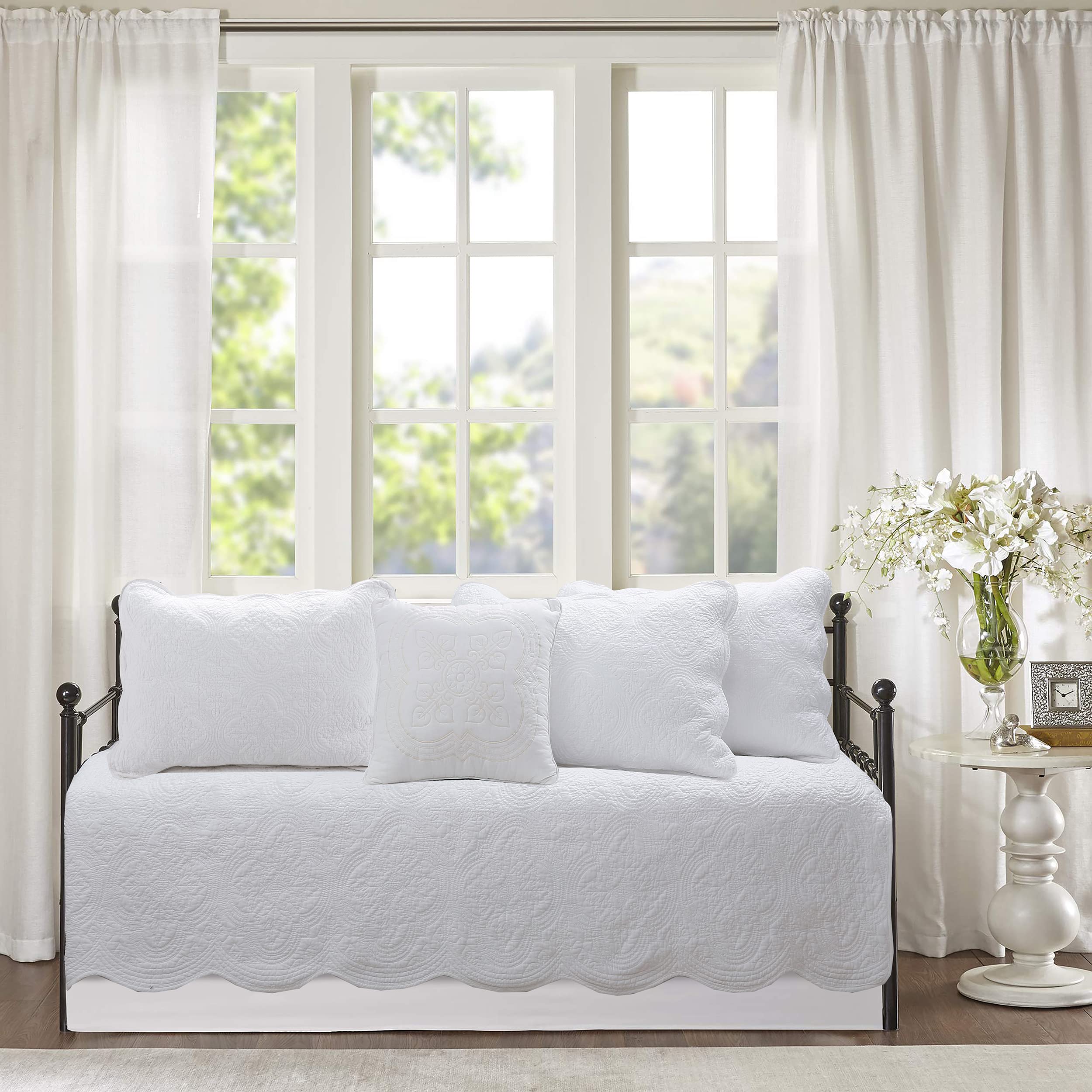 Cozy Line Home Fashions 100% Cotton Medallion Off White Matelasse Embossed Bedding Quilt Set, Reversible Lightweight Bedspread, Coverlet for All Season (Blantyre - Ivory, Queen - 3 piece)