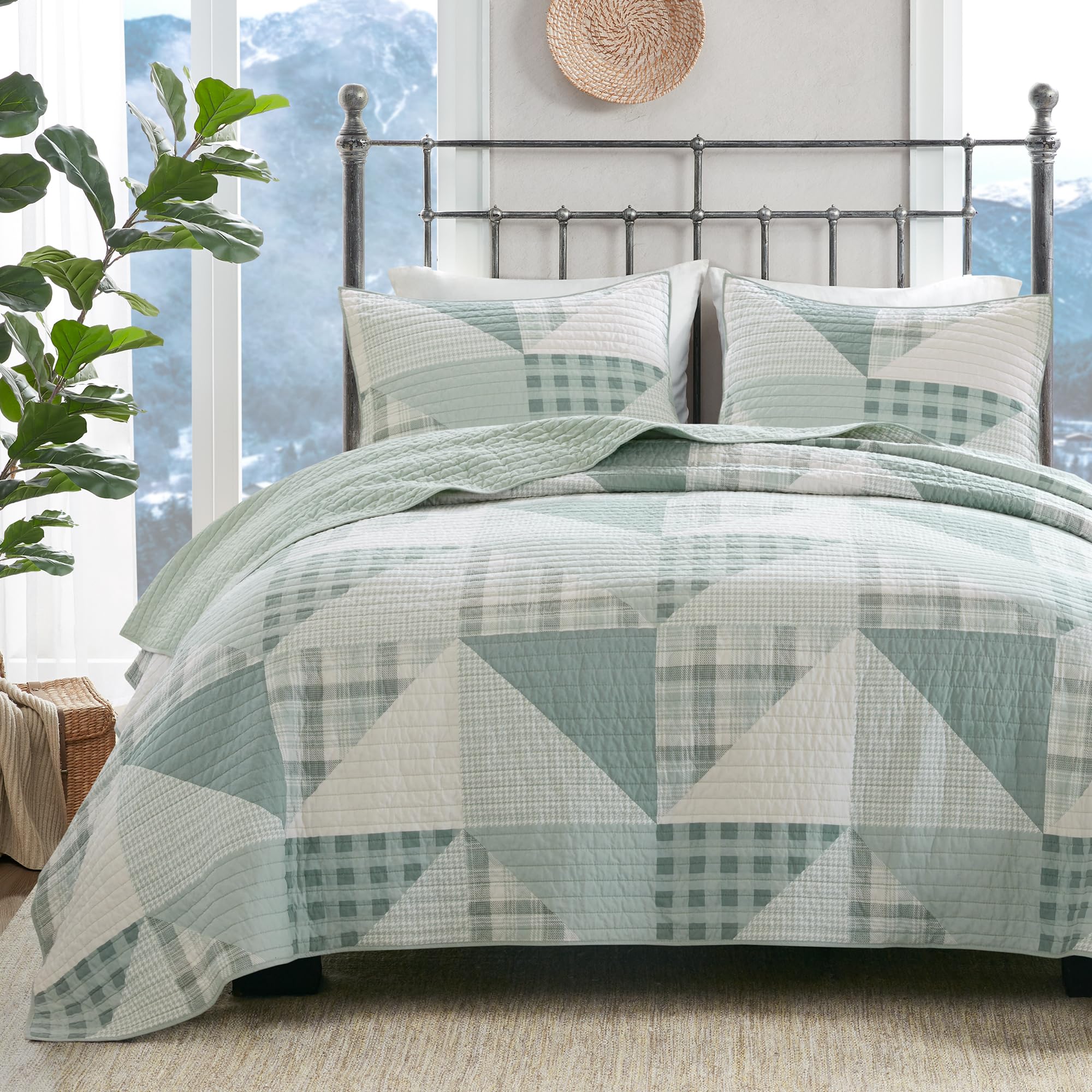 Woolrich Winter Plains Reversible Quilt Set - Cottage Styling Reversed to Solid Color, All Season Lightweight Coverlet, Cozy Bedding Layer, Matching Shams, Oversized Full/Queen, Stripes Taupe 3 Piece