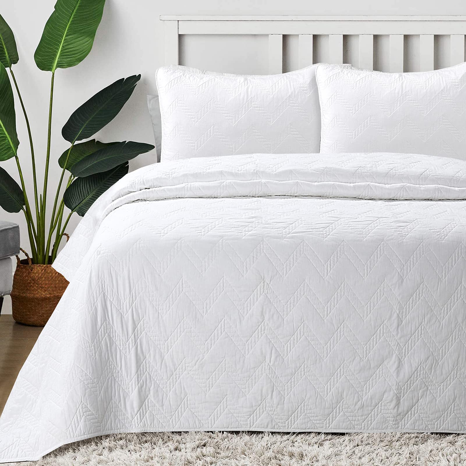 Cozy Line Home Fashions 100% Cotton Medallion Off White Matelasse Embossed Bedding Quilt Set, Reversible Lightweight Bedspread, Coverlet for All Season (Blantyre - Ivory, Queen - 3 piece)
