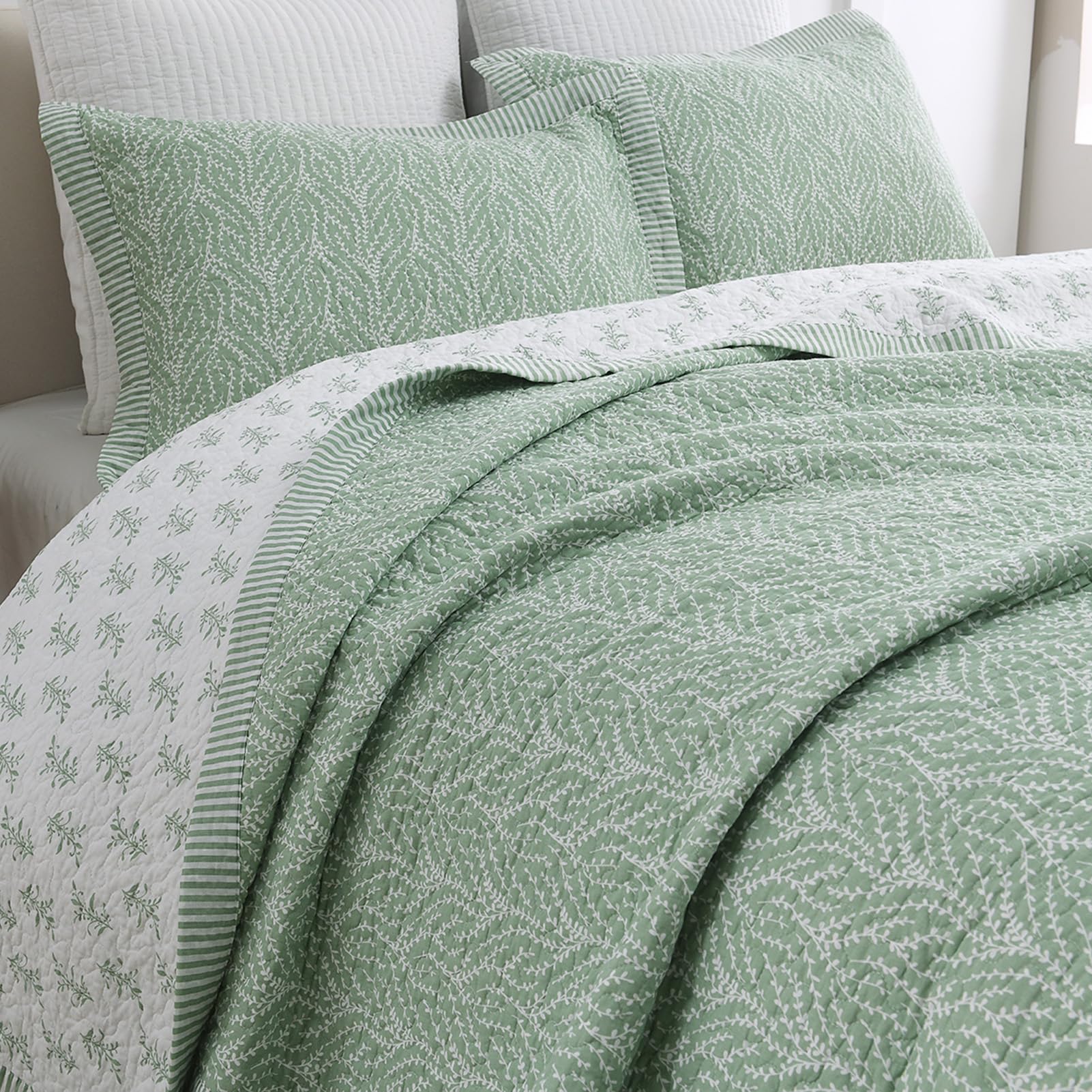 SahSahCasa Quilt Set Queen Size, 100% Cotton Quilt Bedding Set Bedspread, Botanical Pattern Solid Color Chic Lightweight Quilted Comforter for Queen Bed, White/Grayish-Blue, All Season, 3 Pieces