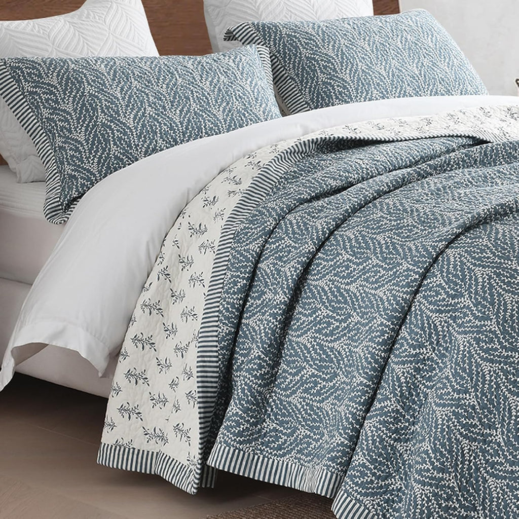 SahSahCasa Quilt Set Queen Size, 100% Cotton Quilt Bedding Set Bedspread, Botanical Pattern Solid Color Chic Lightweight Quilted Comforter for Queen Bed, White/Grayish-Blue, All Season, 3 Pieces