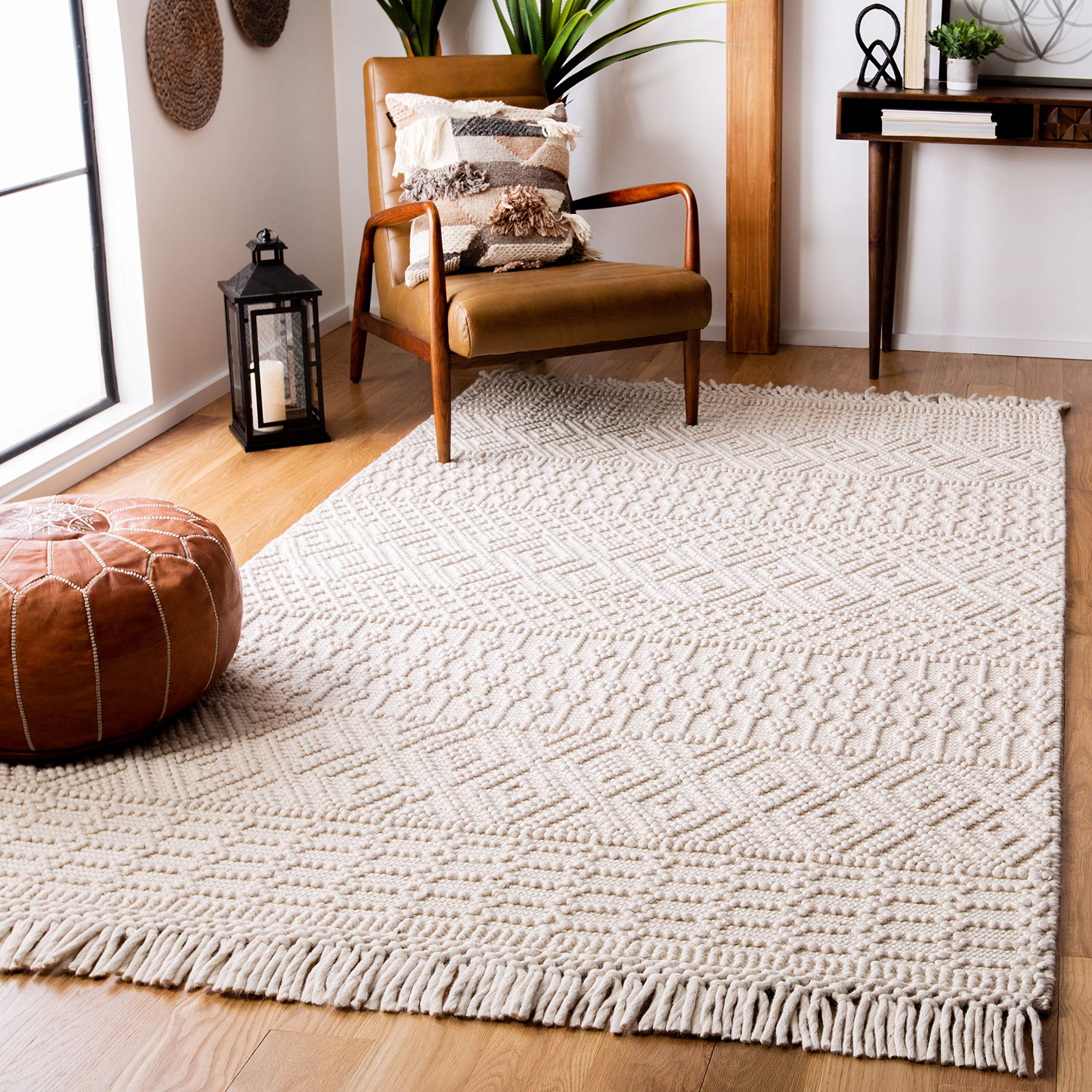 SAFAVIEH Natura Collection Area Rug - 5' x 8', Ivory & Navy, Handmade Moroccan Boho Wool Fringe, Ideal for High Traffic Areas in Living Room, Bedroom (NAT852N)