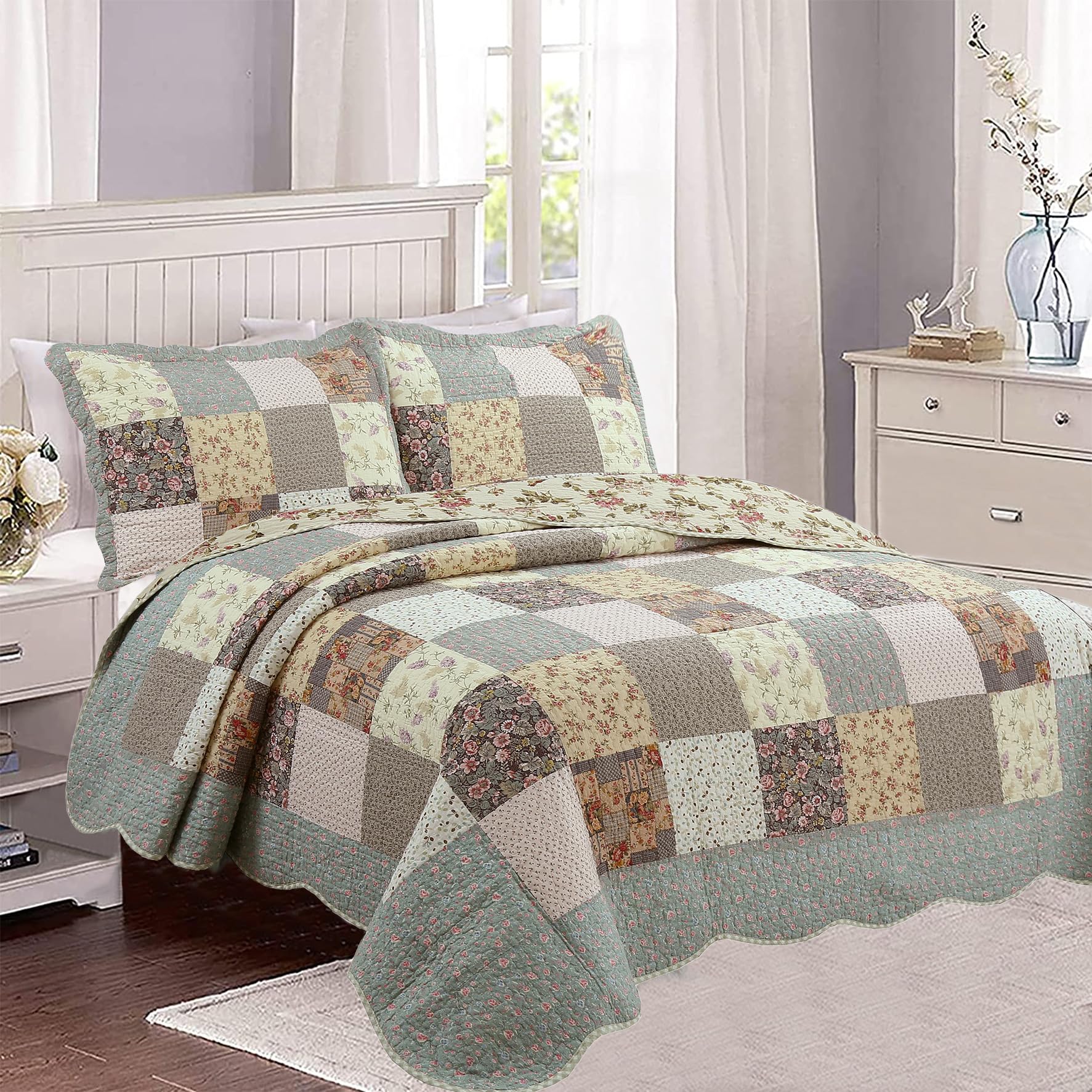 Khaki Red Farmhouse Patchwork Quilt Set, Queen Size 3-Piece Reversible Cotton Bedding