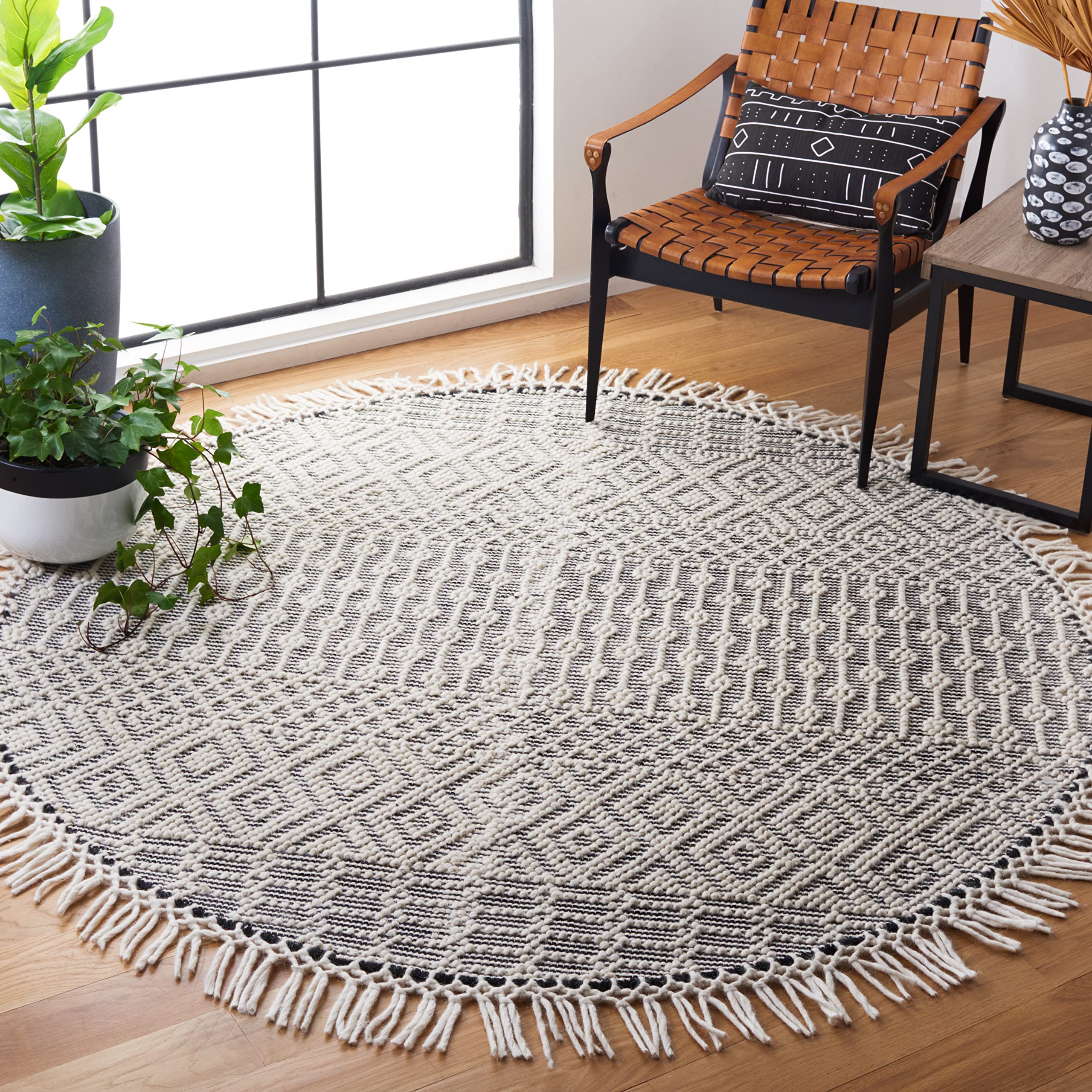 SAFAVIEH Natura Collection Area Rug - 5' x 8', Ivory & Navy, Handmade Moroccan Boho Wool Fringe, Ideal for High Traffic Areas in Living Room, Bedroom (NAT852N)