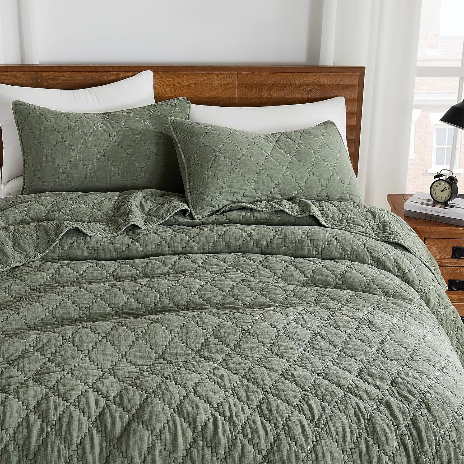 palassio Olive Green Queen Size Quilt Set, Muslin Cotton Shell Down-Alt Poly Filling, Soft Shabby Chic Rustic Farmhouse Country Bedspread, Textured Gauze Coverlet, Lightweight Bedding, 2 Shams