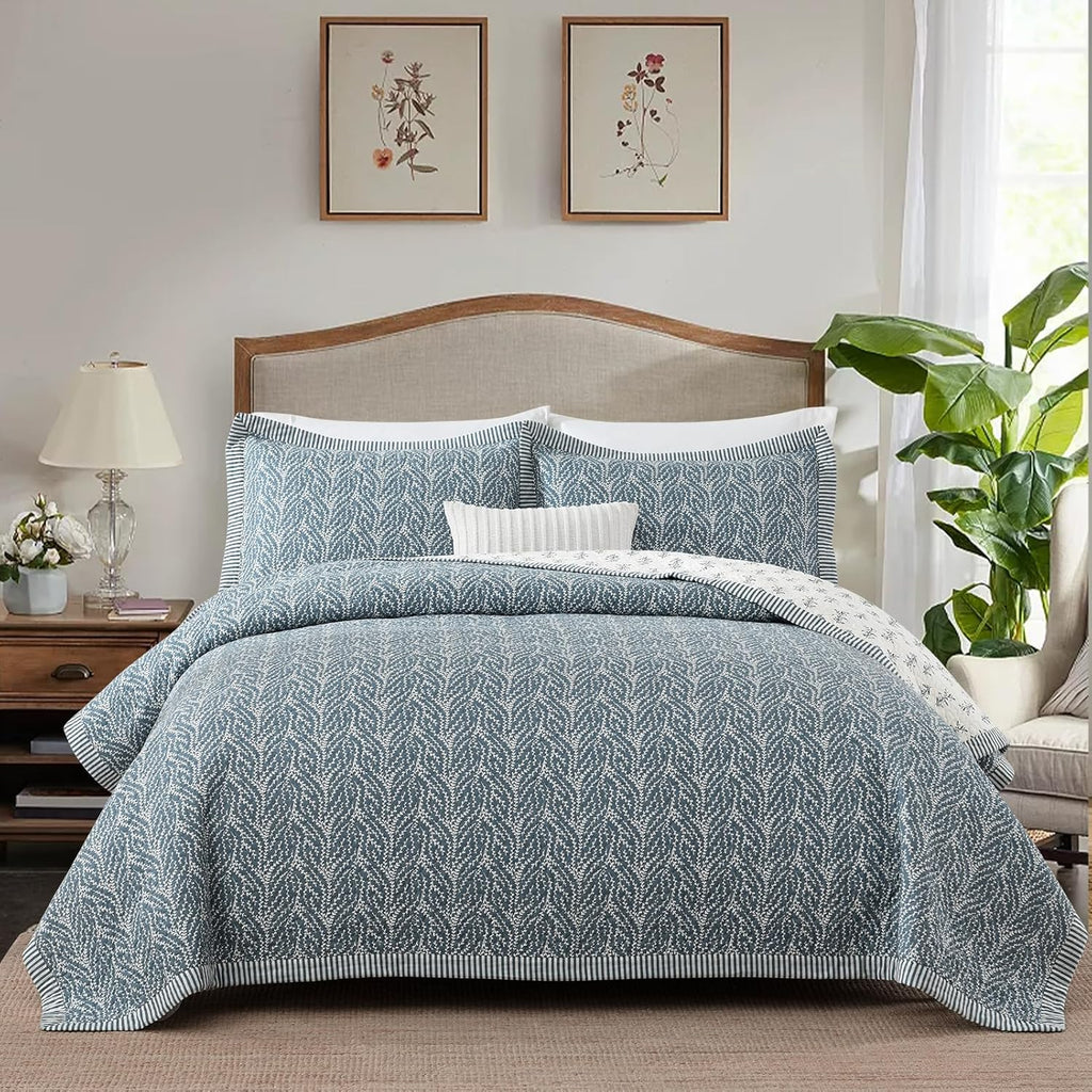 SahSahCasa Quilt Set Queen Size, 100% Cotton Quilt Bedding Set Bedspread, Botanical Pattern Solid Color Chic Lightweight Quilted Comforter for Queen Bed, White/Grayish-Blue, All Season, 3 Pieces