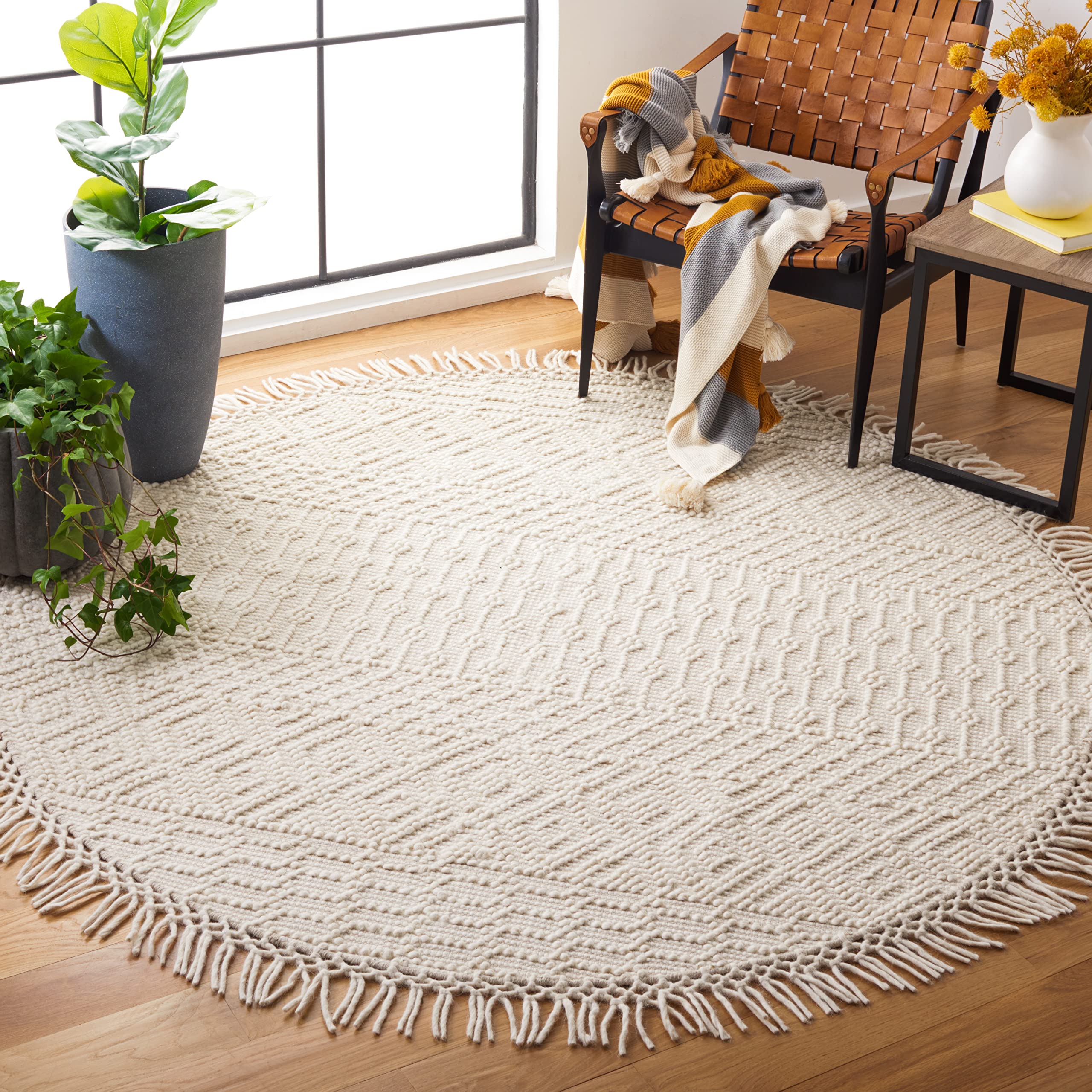 SAFAVIEH Natura Collection Area Rug - 5' x 8', Ivory & Navy, Handmade Moroccan Boho Wool Fringe, Ideal for High Traffic Areas in Living Room, Bedroom (NAT852N)