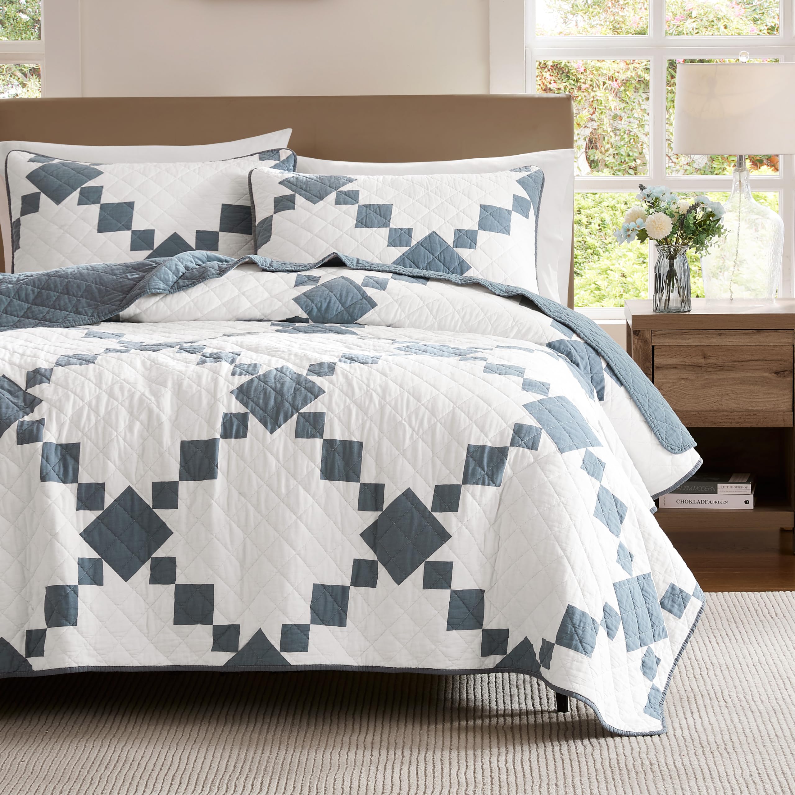 WDCOZY 100% Cotton Reversible Patchwork Quilt Queen Size, Lightweight Farmhouse Vintage Shabby Chic Bedding Set with 2 Pillow Shams, Green Floral Printed Pattern Bedspread Coverlet for All Seasons