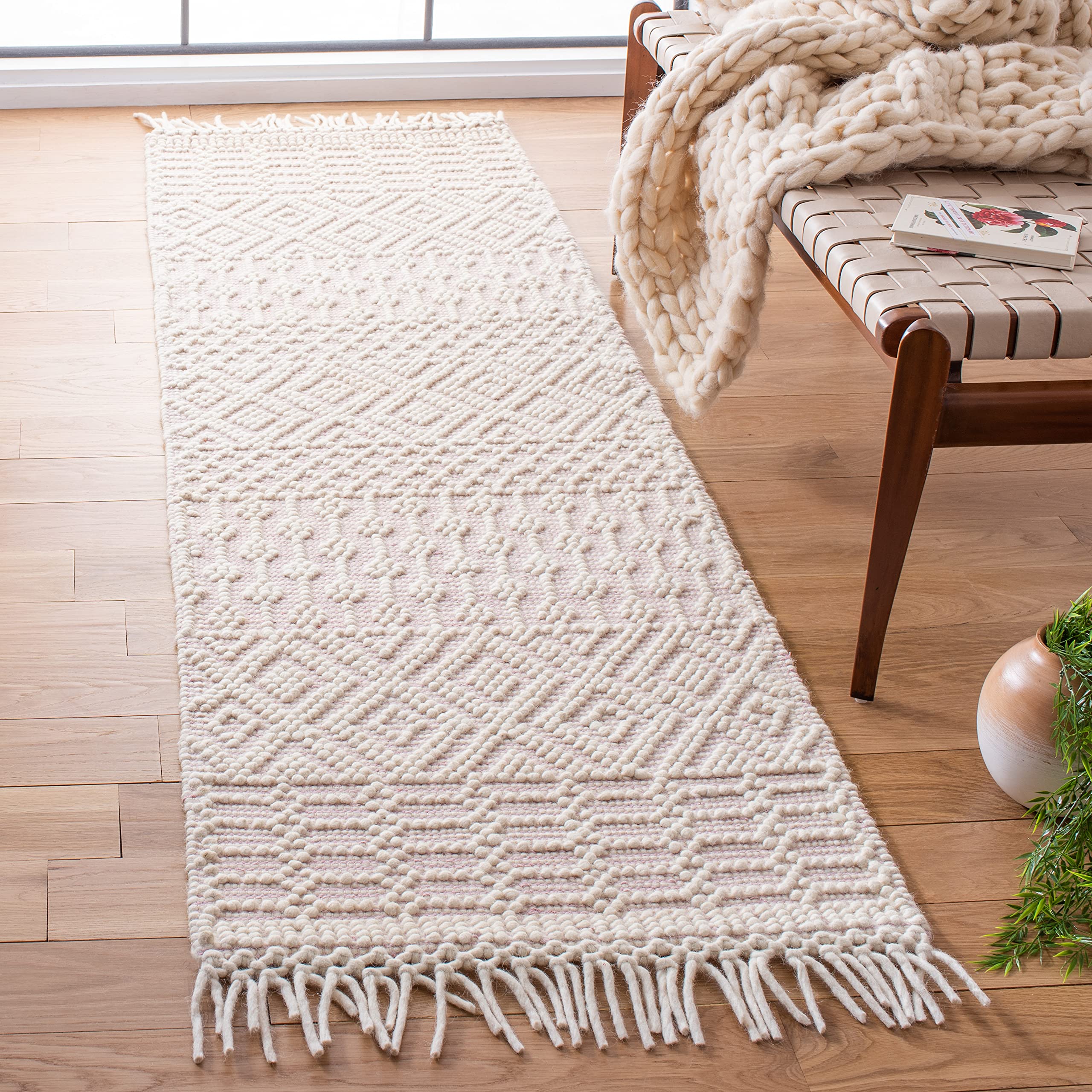 SAFAVIEH Natura Collection Area Rug - 5' x 8', Ivory & Navy, Handmade Moroccan Boho Wool Fringe, Ideal for High Traffic Areas in Living Room, Bedroom (NAT852N)