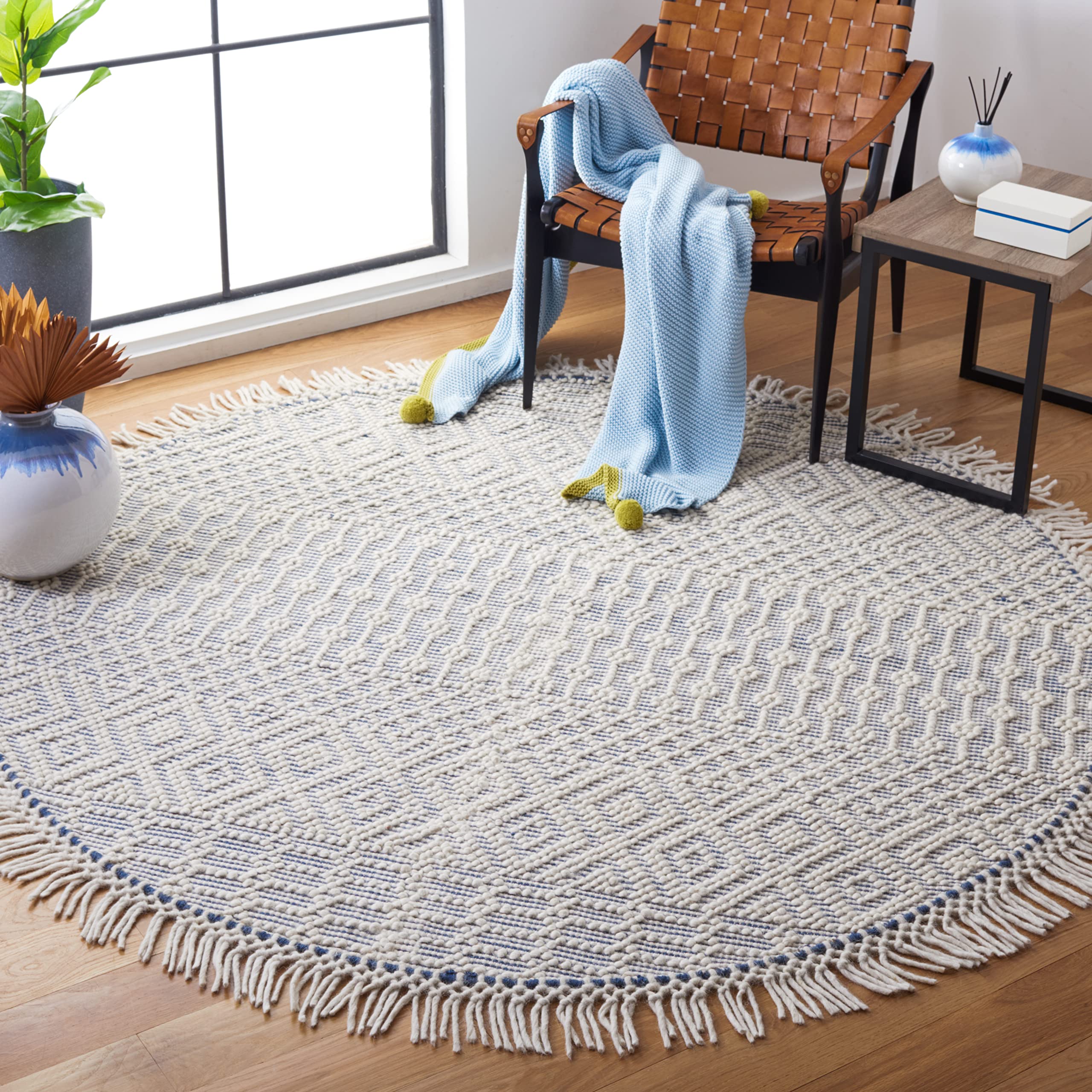 SAFAVIEH Natura Collection Area Rug - 5' x 8', Ivory & Navy, Handmade Moroccan Boho Wool Fringe, Ideal for High Traffic Areas in Living Room, Bedroom (NAT852N)