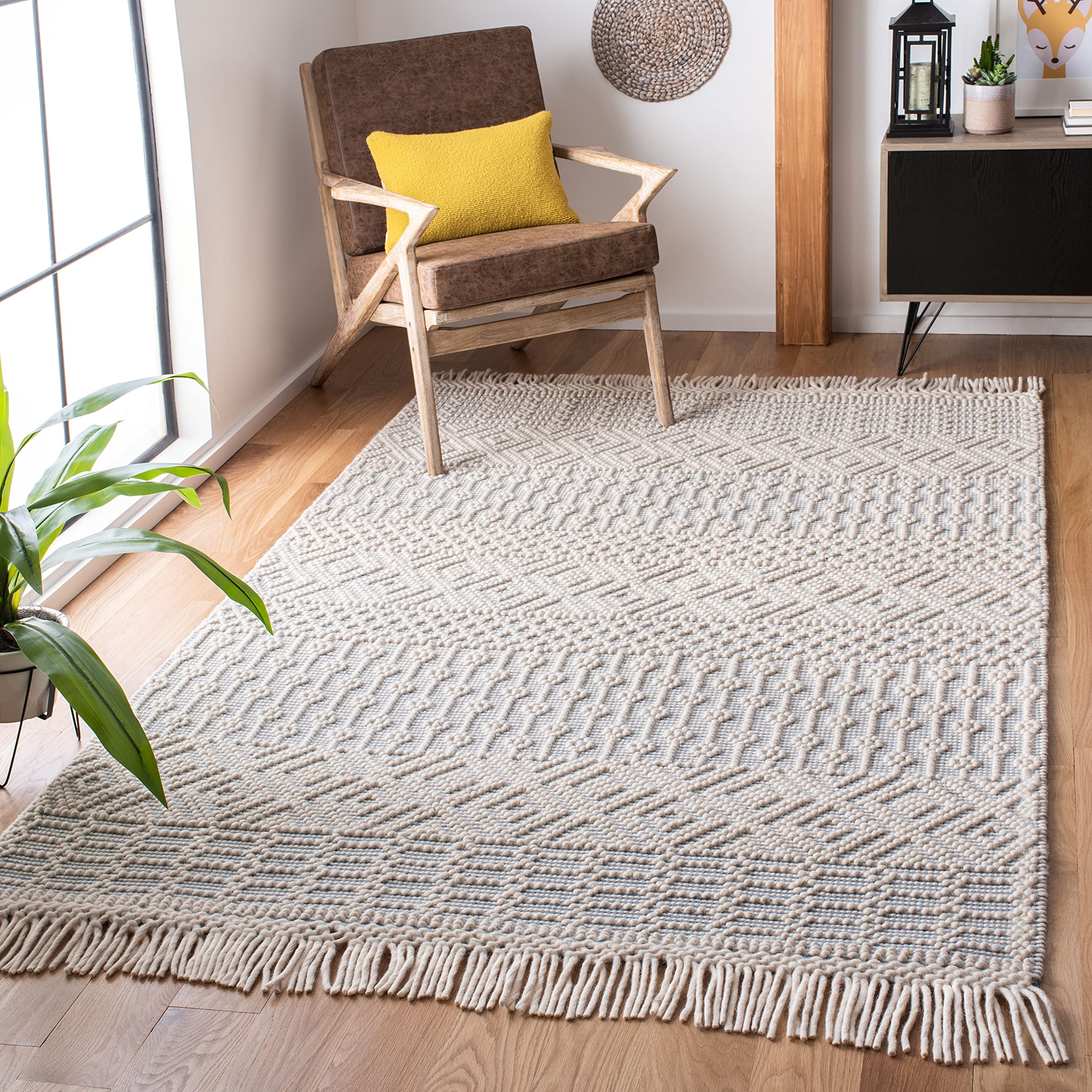 SAFAVIEH Natura Collection Area Rug - 5' x 8', Ivory & Navy, Handmade Moroccan Boho Wool Fringe, Ideal for High Traffic Areas in Living Room, Bedroom (NAT852N)