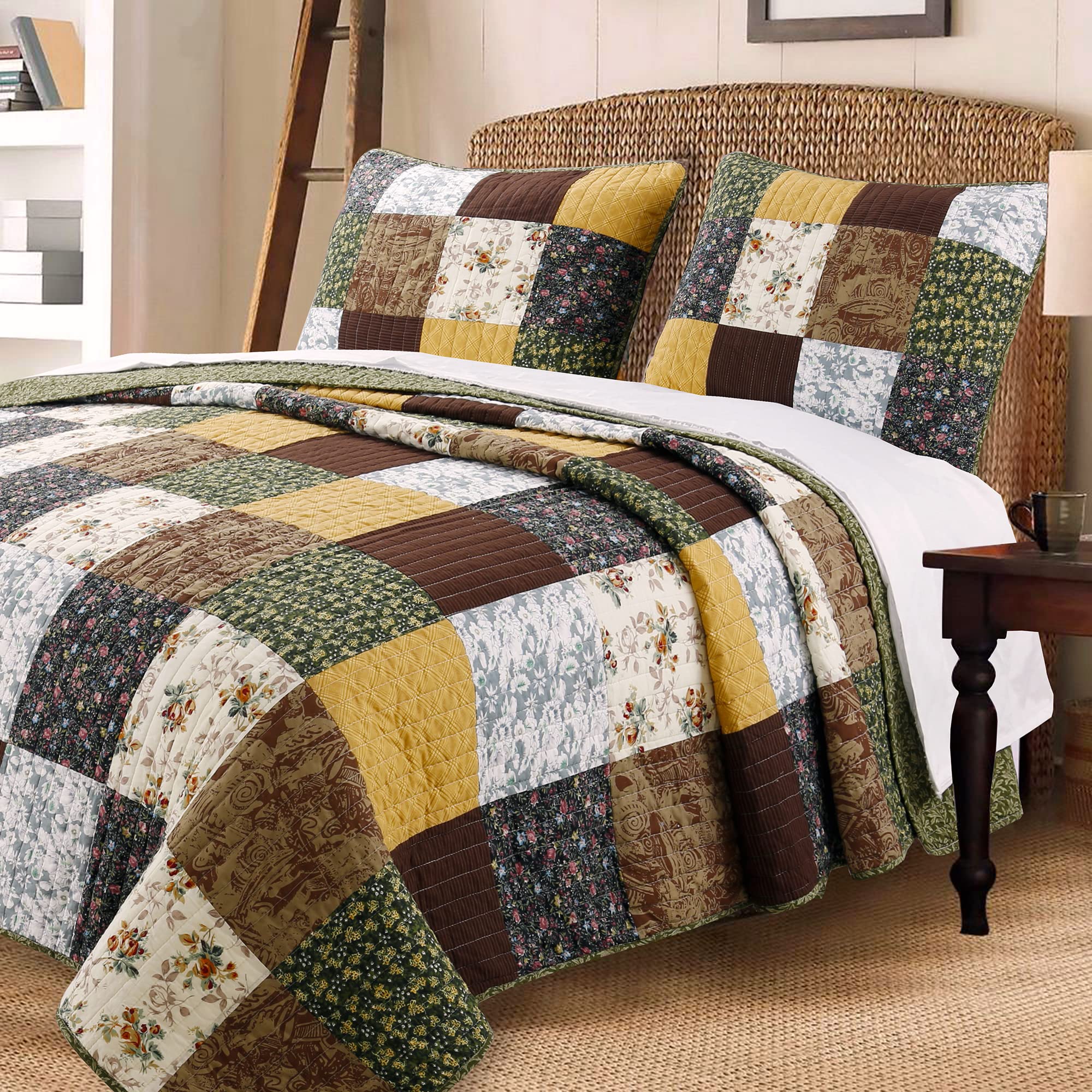 Khaki Red Farmhouse Patchwork Quilt Set, Queen Size 3-Piece Reversible Cotton Bedding