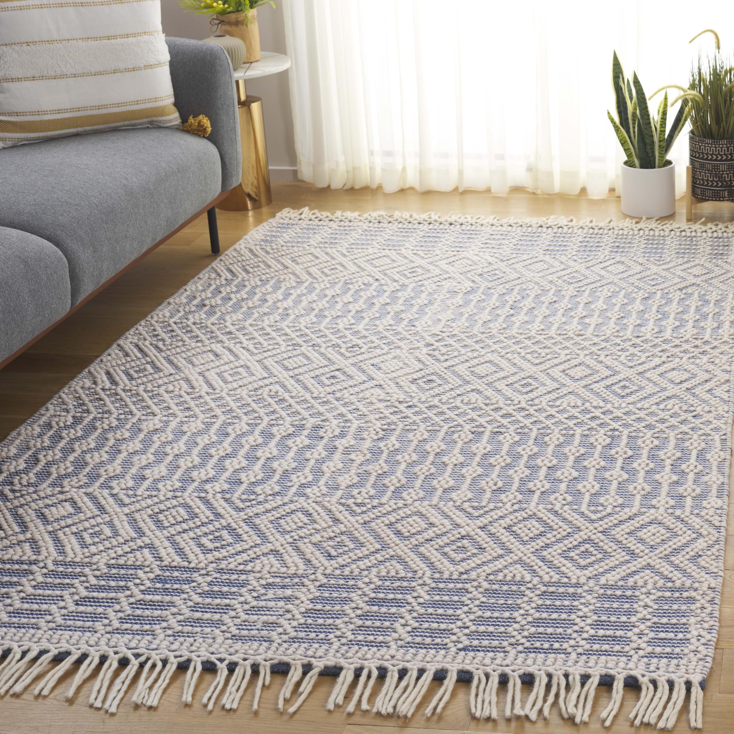 SAFAVIEH Natura Collection Area Rug - 5' x 8', Ivory & Navy, Handmade Moroccan Boho Wool Fringe, Ideal for High Traffic Areas in Living Room, Bedroom (NAT852N)