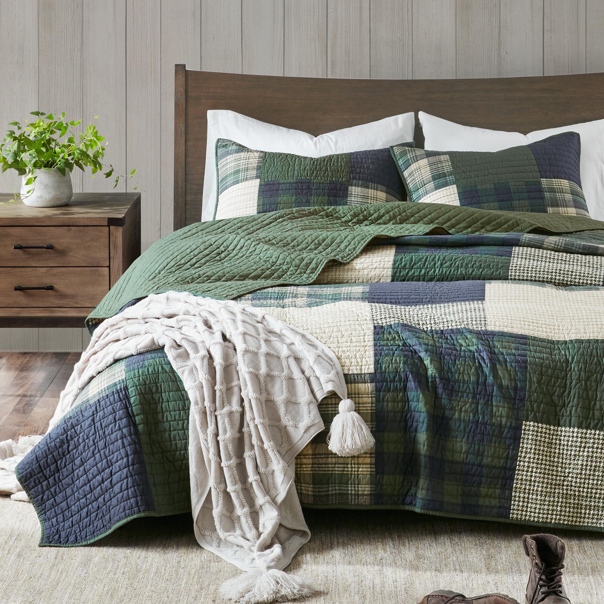 Woolrich Winter Plains Reversible Quilt Set - Cottage Styling Reversed to Solid Color, All Season Lightweight Coverlet, Cozy Bedding Layer, Matching Shams, Oversized Full/Queen, Stripes Taupe 3 Piece