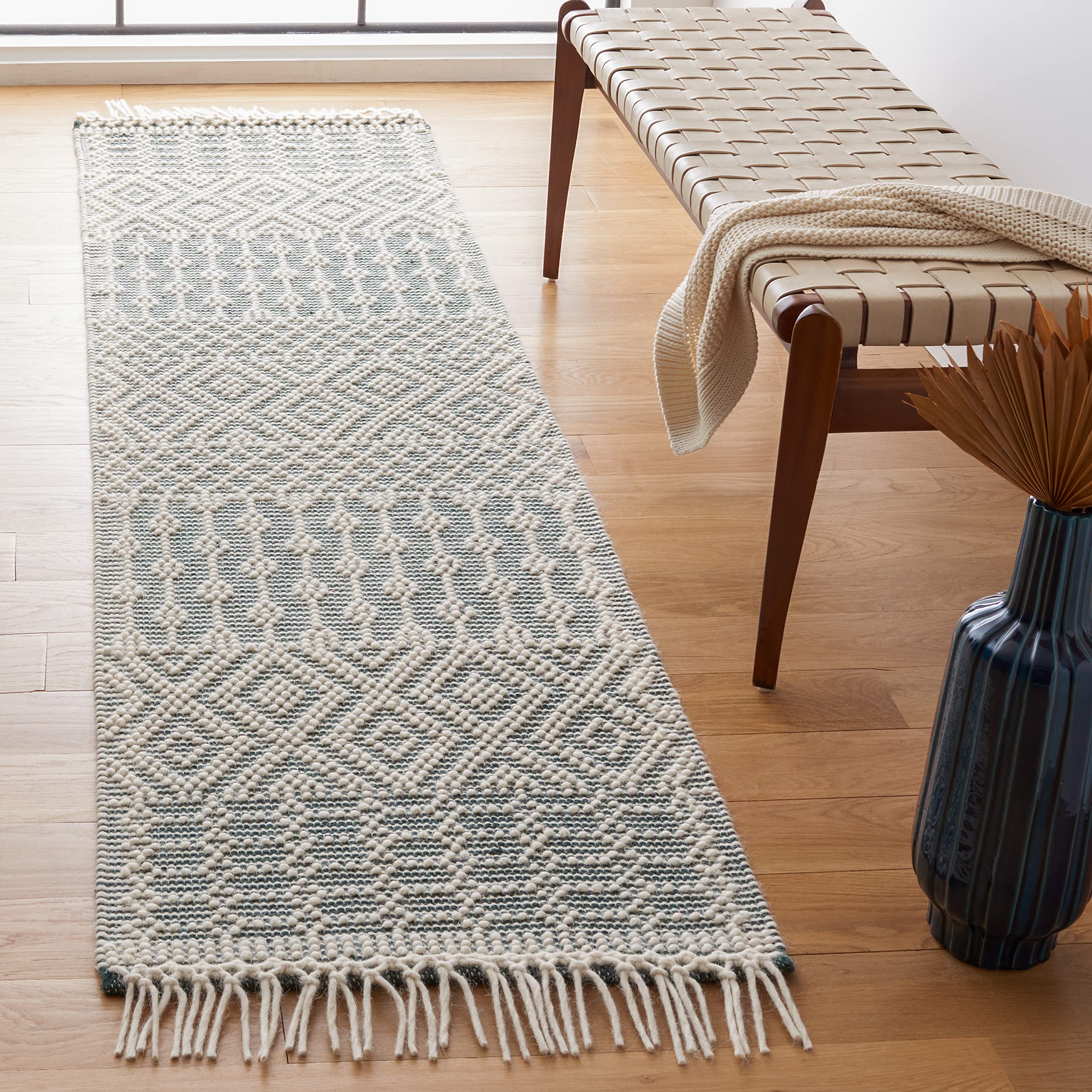 SAFAVIEH Natura Collection Area Rug - 5' x 8', Ivory & Navy, Handmade Moroccan Boho Wool Fringe, Ideal for High Traffic Areas in Living Room, Bedroom (NAT852N)