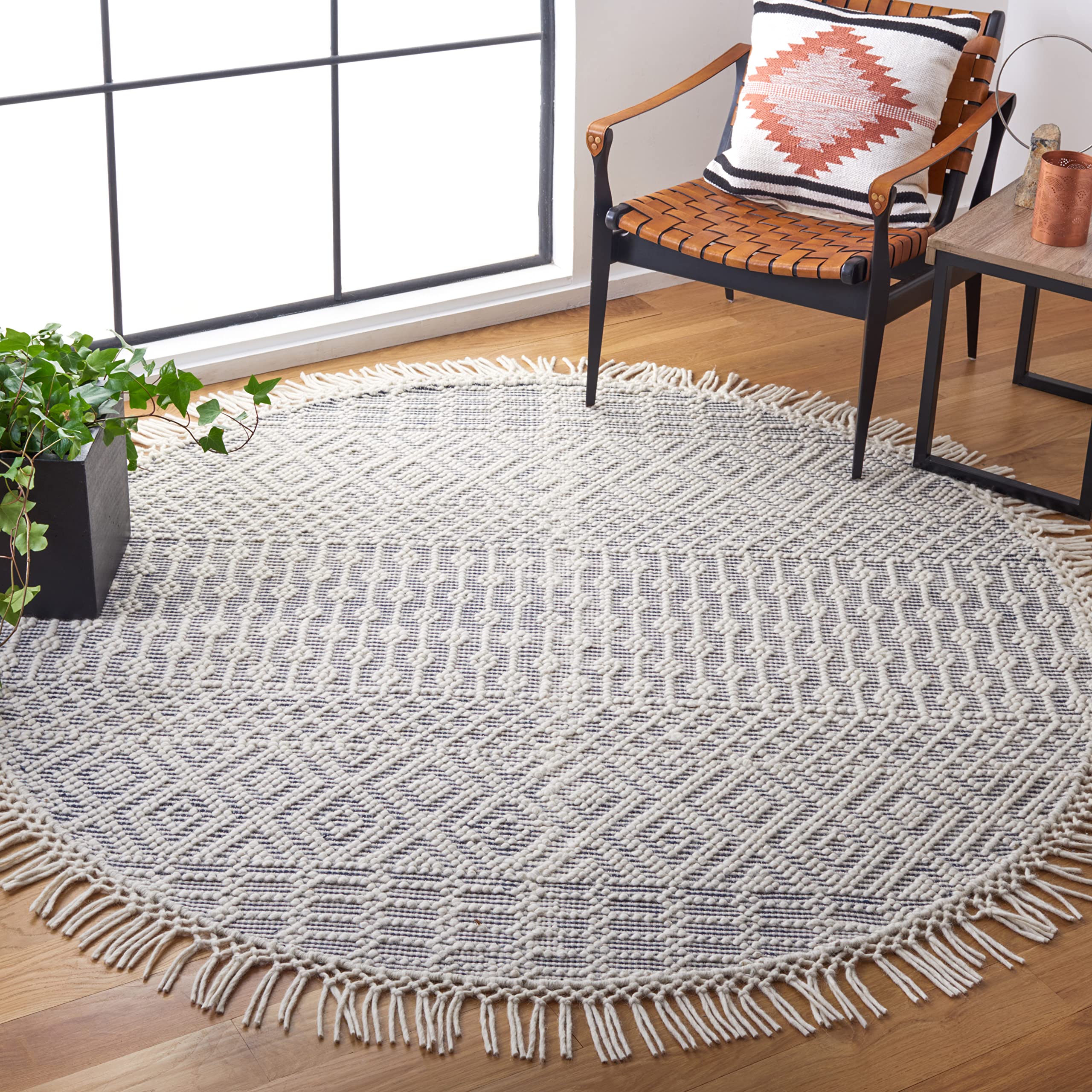 SAFAVIEH Natura Collection Area Rug - 5' x 8', Ivory & Navy, Handmade Moroccan Boho Wool Fringe, Ideal for High Traffic Areas in Living Room, Bedroom (NAT852N)