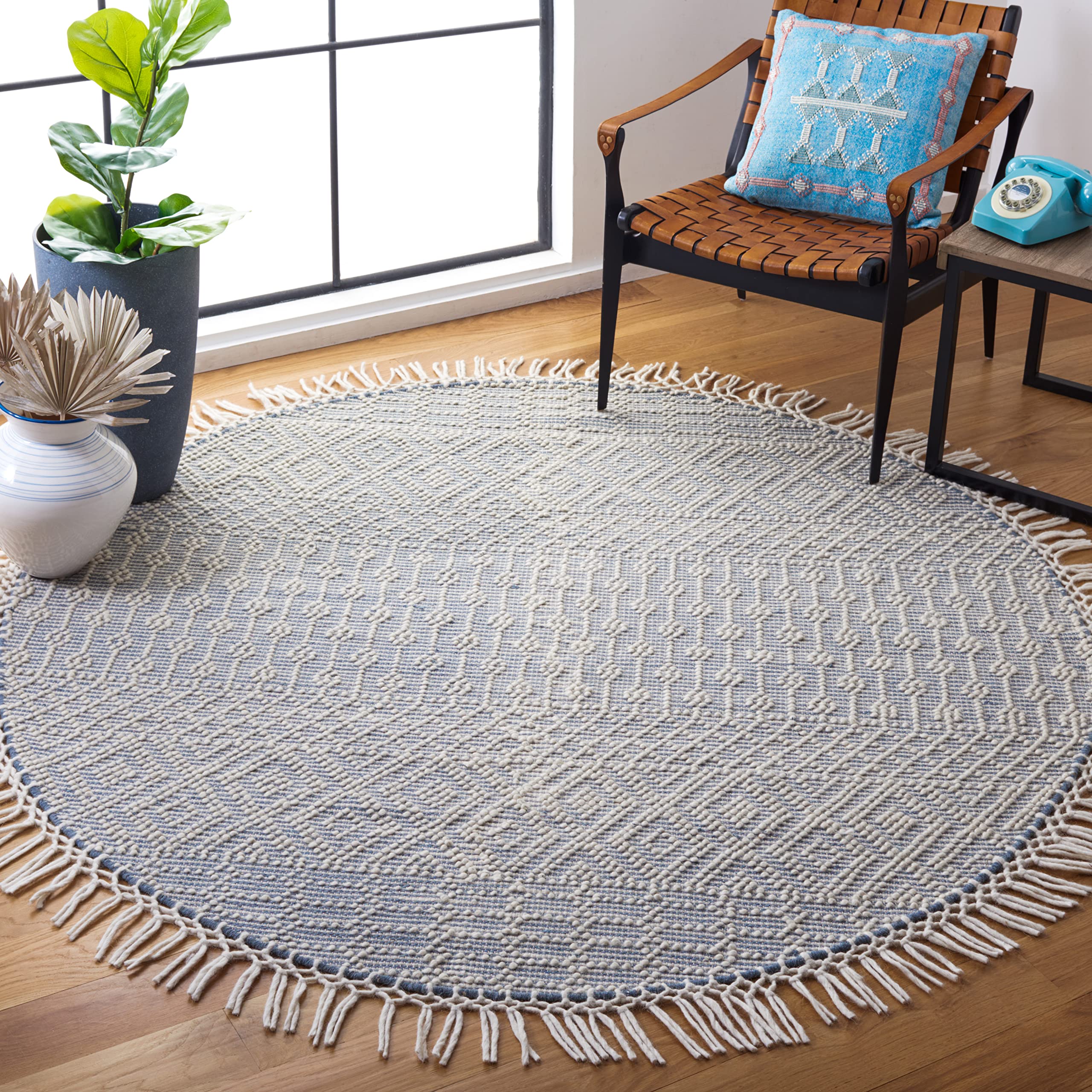 SAFAVIEH Natura Collection Area Rug - 5' x 8', Ivory & Navy, Handmade Moroccan Boho Wool Fringe, Ideal for High Traffic Areas in Living Room, Bedroom (NAT852N)