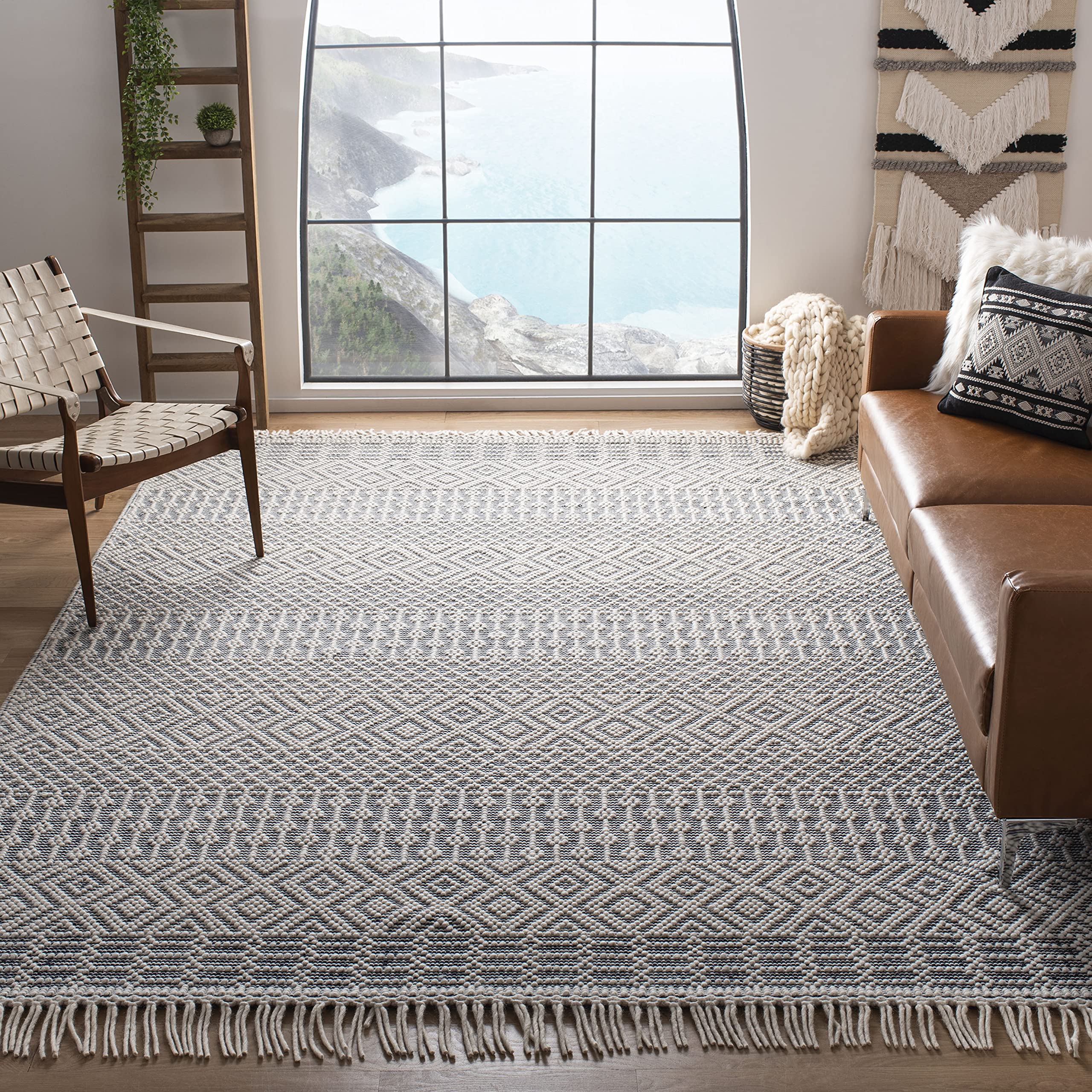 SAFAVIEH Natura Collection Area Rug - 5' x 8', Ivory & Navy, Handmade Moroccan Boho Wool Fringe, Ideal for High Traffic Areas in Living Room, Bedroom (NAT852N)