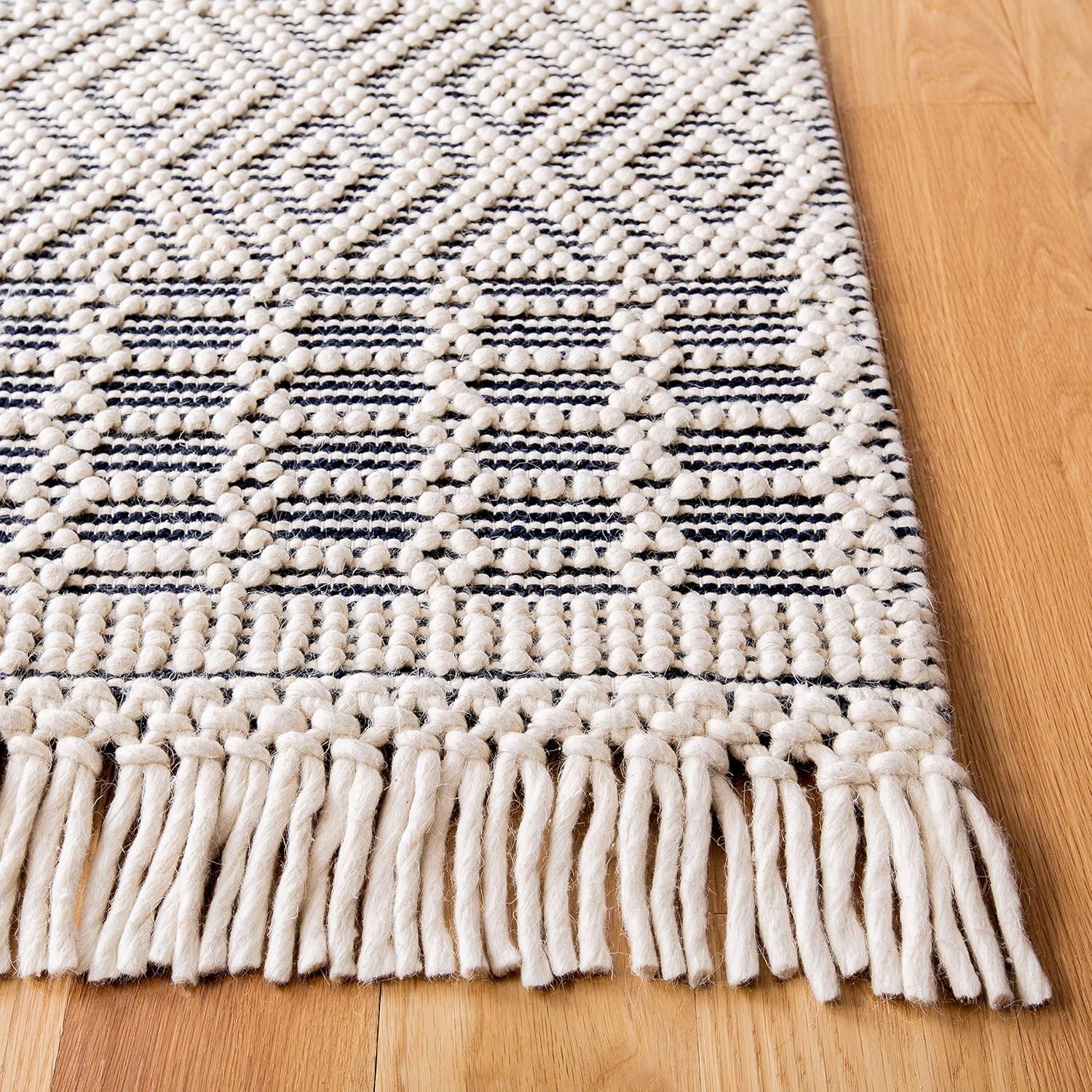 SAFAVIEH Natura Collection Area Rug - 5' x 8', Ivory & Navy, Handmade Moroccan Boho Wool Fringe, Ideal for High Traffic Areas in Living Room, Bedroom (NAT852N)