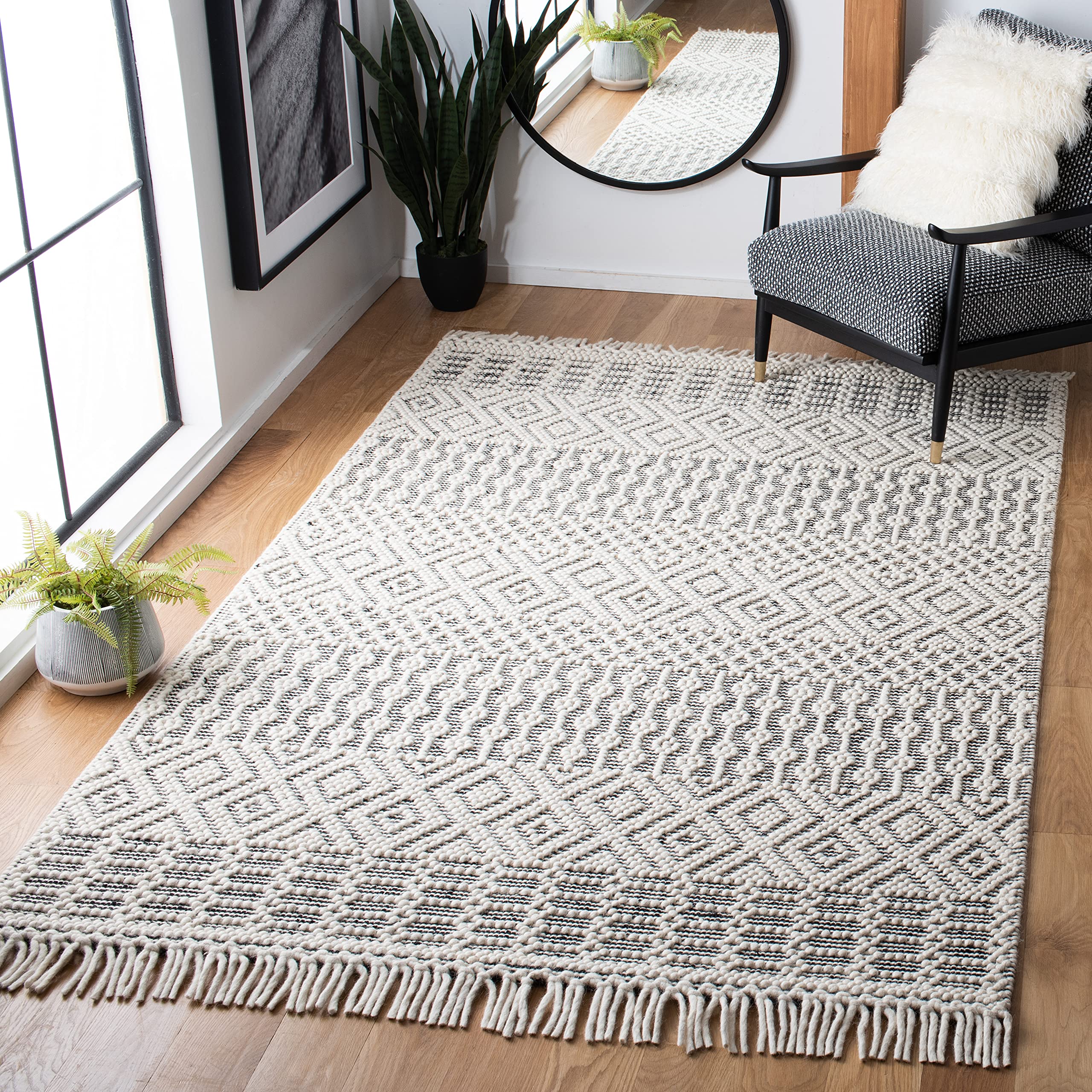 SAFAVIEH Natura Collection Area Rug - 5' x 8', Ivory & Navy, Handmade Moroccan Boho Wool Fringe, Ideal for High Traffic Areas in Living Room, Bedroom (NAT852N)