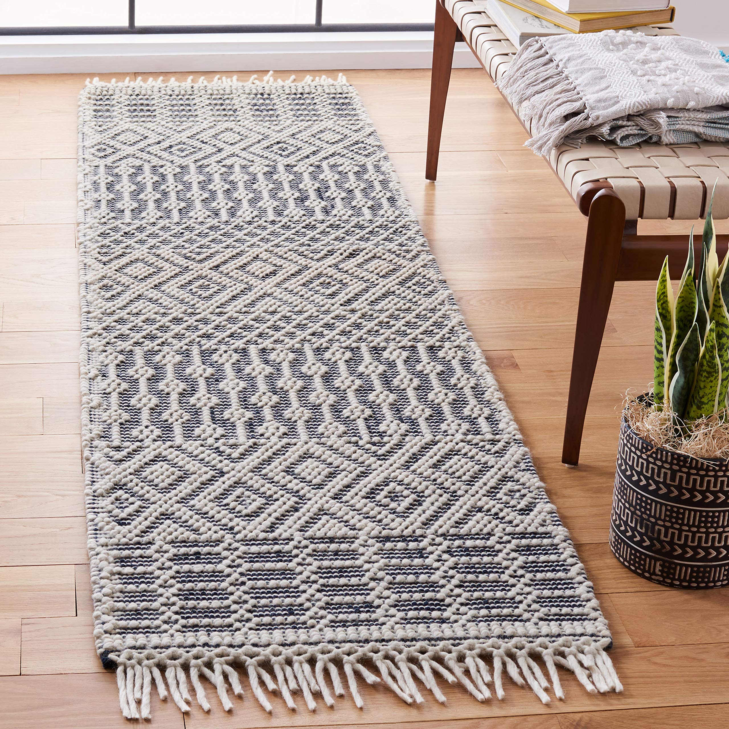 SAFAVIEH Natura Collection Area Rug - 5' x 8', Ivory & Navy, Handmade Moroccan Boho Wool Fringe, Ideal for High Traffic Areas in Living Room, Bedroom (NAT852N)